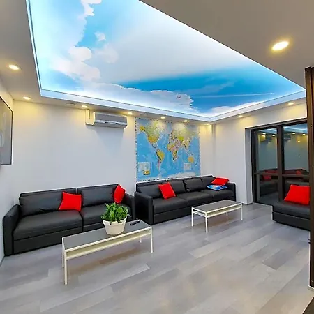 Capsule Hostel *