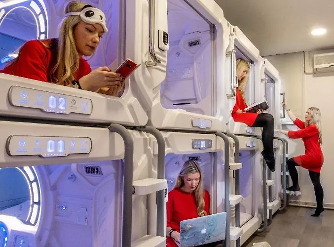 Capsule Hostel *