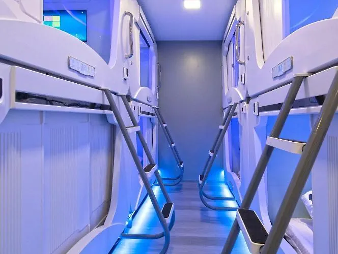 Capsule Hostel *